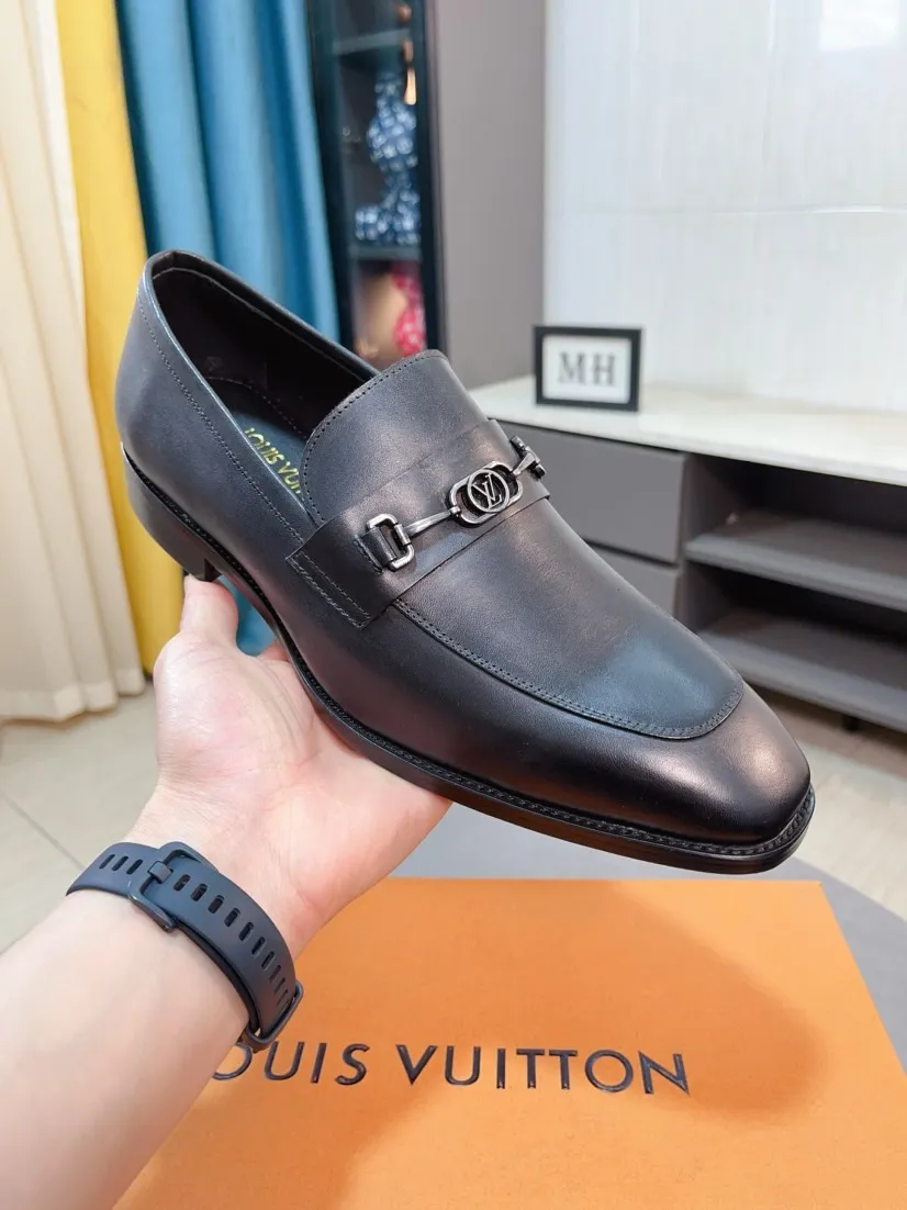 Men's men's shoes 💰500🌸🌸 [Louis Vuitton (LV)] High-end business formal leather shoes 🍀 luxurious and elegant style, both practicality and style, professional focus on details and quality, counter original 1⃣️: 1⃣️ ultra-accurate reproduction 👍🏻! Material: The upper is made of imported original calfskin➕imported Italian cowhide leather. Original anti-slip and wear-resistant outsole! Code number: 38--44 (45 customized)